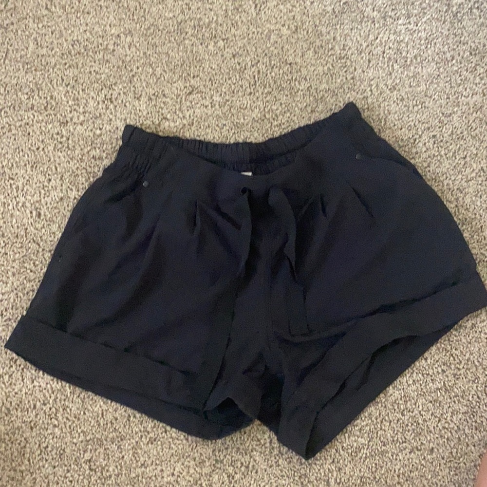Lululemon black casual shorts with pockets